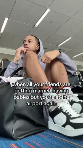 Lol back at the airport i go #jokes #travel #traveltiktok #colombia #fyp #foryoupage #traveling #alo #passport #airport #funny #trip #grwm #OOTD #solotravel #solotraveltok #solo 