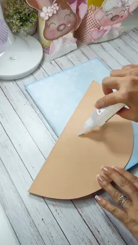 Só mais um vídeo desse caderninho, porque ele me conquistou. 🩷🩷 Apostila Lembrancinhas de Páscoa. 🚨 Últimos dias de promoção. ✂️ Lançamento com pré-venda promocional até dia 11/03/2024. ✂️ Disponível para envio.  Compre sua apostila pelo nosso site, link redirecionável no perfil. Ou acesse: www.mimosepresentesartesanatos.com.br #cadernopersonalizado #páscoa #elevive #pascoacrista