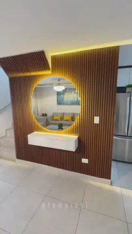 😍 Intslación de #lambrin color #nogal con #espejo con #luzled #calida, con apagador #touch y en la parte inferior #cajonflotante en #melamina #altobrillo ✅😎