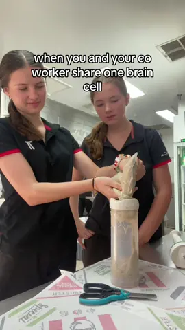 #customerservice #customer #service #fastfood #kfc #australia #retail #rushhour #work #fyp #retailworker #girlhood #braincell #viral 