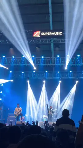 Finally Dewi  #fyp #foryou #explore #explorepage #surabaya #threesixty #supermusic #showcaseevent #loudcarnival #poppunk #dewithreesixty 