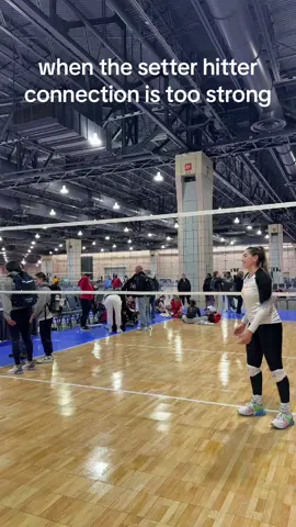 love setting my girl @sarita :) #volleyball #volleyballgirls #setter #rightside 