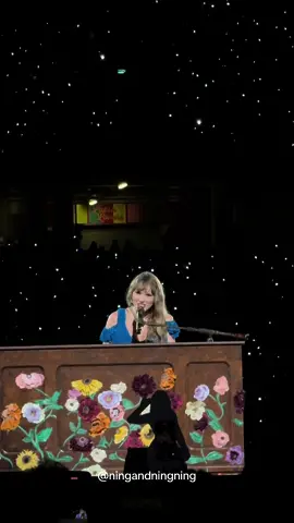 MIRRORBALL X EPIPHANY @Taylor Swift 🪩🫶🏻✨ #taylorswift #tstheerastoursingapore #singaporetstheerastour #singaporetheerastour #theerastoursingapore #mirrorball #epiphany #fyp 