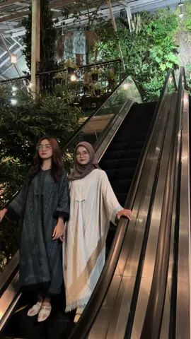 Ada yang belum punya baju lebaran ???soon hari selasa jam 11 siang ya #abaya#kaftan#bajulebaran 