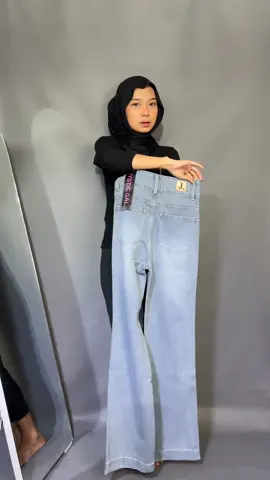 Rekomendasi outfit motoran bareng ayang pake jeans keren ada dilink bio aku [no564]  #OOTD #outfitideas #inspooutfit #ootdhijab #jeans #jeanshighwaist 