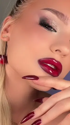 Replying to @José  This is one of the best eye makeup choices for hooded eyes. Products used: Eyeshadow palette @hudabeautyshop  Pink serum @The Ordinary  Glow primer, foundation, creamy highlighter @YSL Beauty   Liquid glow eyeshadow @@Stila Cosmetics Concealer @@tarte cosmetics Brushes Bkbeauty Blush @@SHEGLAM Brozer, mascara @L@LYS BeautySetting powder @O@ONE SIZE BEAUTYHighlighter @D@DiorbeautyLip stain @S@SACHEU Beauty