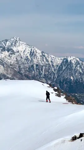 At loy sar peak in the background dwa saro peak #explorewithtaj #foryou #foryoupage #trending #virl #explorepage #loysar #swat 