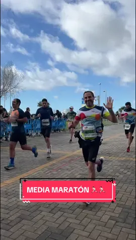🏃🏻 Así se empieza con energía un domingo!!!  ⌚️ 1:52:12. Mi mejor marca en media maratón hasta ahora. Seguimos!!!  #mediadeMálaga #mediamaratónMálaga #Málaga #mediamaratón #runner #deporte #sport #Running #carrera #deportista #Fitness #viral #tiktok #fyp #parati 