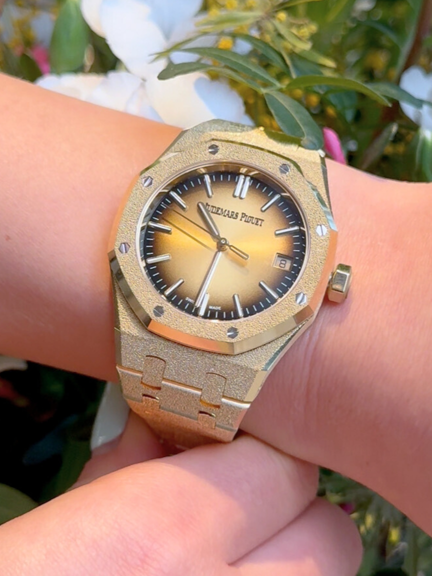 We tried on more of the new @audemarspiguet releases — let us know your favorite!  #wristcheck #audemarspiguet #audemarspiguetroyaloak #newreleases