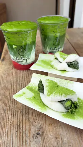 濃厚な抹茶あんこが入った大福🍵 ◎抹茶ラテフロート 1251円 +季節の果物　200円 ◎抹茶餅 501円 【住所】京都府京都市右京区嵯峨朝日町22-66 【ｱｸｾｽ】嵯峨嵐山駅から徒歩12分 【営業時間】11:00-17:00(休日)10:00-17:00 【定休日】不定休 3/8(金)〜3/18(月)までの 新宿高島屋の催事で 限定販売の抹茶大福です🍵 〜催事〜 📍新宿高島屋 【住所】東京都渋谷区千駄ヶ谷5-24-2 【ｱｸｾｽ】新宿駅から徒歩1分 【営業時間】10:30-19:00 #京都グルメ #東京グルメ #matcha #japanesefood 