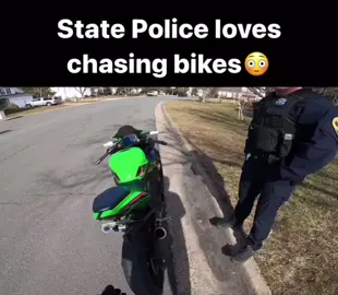 GSP looks up to bro😭 - - - Follow for daily biker content🗣️‼️🔥 - Credit: @Tareq  - - - - #motorcycle #fyp #motorcyclelife #bike #bikerlife #police #kawasaki #rideyourbike #moto #bikerlifestyle #bikelovers #motolifestyle #krt #kawi #sportbikesociety #superbike 