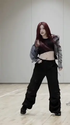 Sabahları kesfetim kapalı oluyor belki akşam tutar || yunjin fancam // yunjin easy dance practice fancam #blimy_chocolate #yunjin #fancam #rosekittyw0 #fypシ 