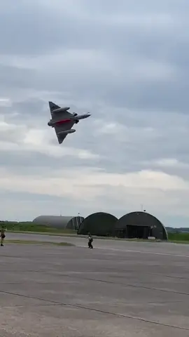 Amazing Low Pass ! 😱😍 #aviondechasse #aviationlovers #military #foryou #mirage2000 