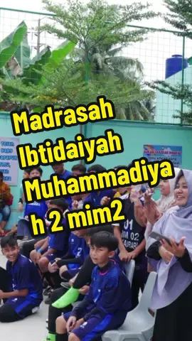 Mim 2 nihhh...sing paling heboh, mandi hujan buka baju semua, SDN 32 di semangatin jg SM mereka, pokoknya seru deh klw ada mereka, ya iyalah, mi Ar Razzaq kan bagi mereka rumah nya sendiri, Mi Ar Razzaq kan Dah dianggap mereka adek kandung sendiri 😎🤣🤣 #fyp #jj #murche #anakkece #turnamenfutsal #muridkece #mim2 