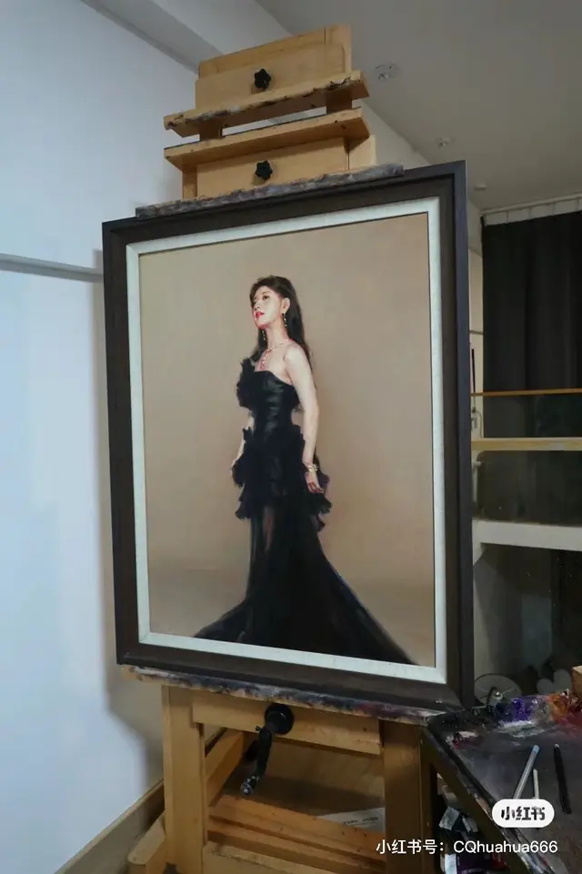 Một hoạ sĩ được mời sang Ý tham dự triển lãm, tác phẩm anh ấy chọn là bức tranh sơn dầu của Lộ Tư. Tên của bức tranh (tạm dịch: Chân dung quý cô họ Triệu). Bức tranh sơn dầu này sẽ được trưng bày tại triển lãm chân dung quốc tế Titian ở Ý💜 Lễ trao giải và khai mạc sẽ được tổ chức trang trọng tại Trung tâm nghệ thuật Forte Monte Ricco, thành phố nơi ở cũ của hoạ sĩ Titian!!!🔥 #chg🐰 #fyp #trieulotu #zhaolusi #赵露思 