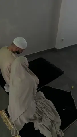 thankful🤍 Gebetsteppich by @Nourgebete  #couple #islam #fürdich #thankful #4u 