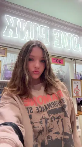 Shopping!!🤪 #foryoupage #victoriassecret #pink #puppy #fyp #shopping 