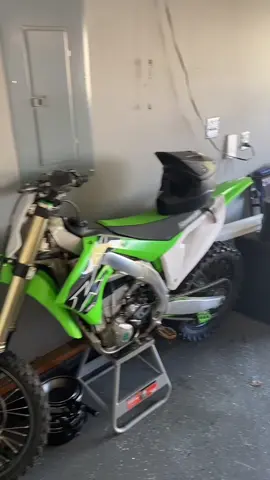 Should i get another old 2 stroke dirtbike or an old 2 stroke jetski? #dirtbike #2stroke #rm250 #mechanic #funny #shesmint 