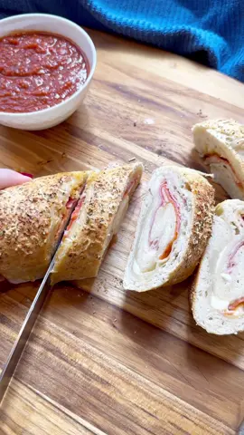 This stromboli recipe is unreal good. Recipe on my site or IG. #strombolirecipe #stromboli #EasyRecipe #recipesoftiktok 