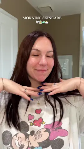 happy sunday🤍🌸 #skincare #skincareroutine #skincaretips #SkinCare101 #morningskincareroutine #morningskincare #skincareasmr #skincareproducts #morningroutine #clearskin 