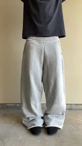 Ungatekeeping the best baggy sweats on tiktok🤞don’t mind the wrinkles had em folded for a lil while #fashiontiktok #streetwear #outfitinspo #baggy #baggypants #baggyjeans 