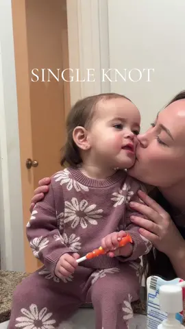 We love this super quick hairdo that stays in place all day! #babyhairstyles #girlmom #motherhood #utahmom #foryoupage #toddlerhairstyle 