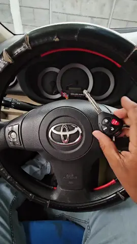 Como establecer si tu TOYOTA RAV4 lleva sistema IMOBILIZADOR (LLAVE CON CHIP) #PARATI #fypシ゚viral #tiktok #cerrajeriaenroque #tips 