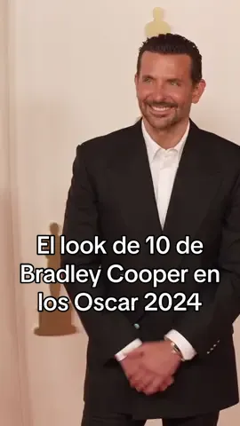 Bradley Cooper en los Premios Oscar ya ha llevado el traje que todos vamos a vestir en los próximos 365 días 😎 Te contamos por qué en el link en bio.  #BradleyCooper #Oscars2024 