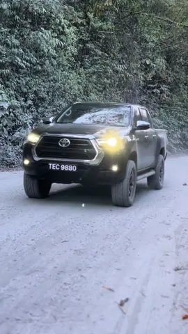 Off to see the sunset 🌅 #sunsets #hilux #toyota #toyotahilux #trinidad🇹🇹 #sunsetlover #sunsetvibes #toyotaandsunsets #hiluxandsunsets #toyotatrinidad #toyotahiluxtrinidad #revo #toyotarevo4x4 #toyotavigo #guanapo #capturedoniphone 