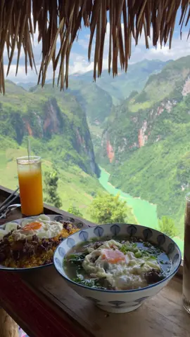 Bát mì view triệu đô ở sông Nho Quế  #hagiang #songnhoque #checkinhagiang #checkinvietnam #somewhereinvietnam #viewtrieudo 