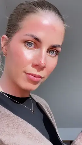 Sun kissed makeup☀️🫶🏻Using Laura Mercier tinted moisturizer blush - in color sun Drenched #sunburned #sunburnedmakeup #sundrenched #sunkissed #sunkissedmakeup #makeuptutorial #makeuphacks #natural #naturalglow #moisturizer #blush #lauramercier #fyp #fypシ 