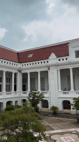 Rekomendasi tempat yang harus dikunjungi di Jakarta: Museum Bank Indonesia. Museumnya seru dan menarik, isinya lebih ke sejarah dunia perbankan di Indonesia. HTM nya juga murah cuma 5k. Untuk lokasinya di samping Kota Tua Jakarta #placetogojkt #explorejakarta #museumjakarta 