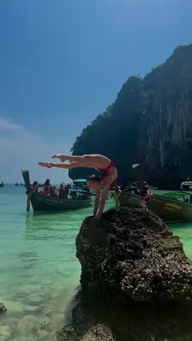 This rock was so sharp😭 #acrobatics #crazy #foryou #foryoupageofficiall #fyp #acrobat #circus #foryoupage #viralvideo #gymnasticstiktok #acro #gymnastics #viraltiktok #crazytrickday #wow #crazytrick #acrochallenge #handstandchallenge #handstand #thailandtiktok #thailandtravel #thailand 