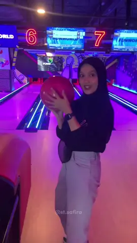 Main Bowling di Funworld Bowling 🎳 📍 PTC Mall Palembang #Funworld #FunworldBowling #Bowling #ptcmallpalembang 