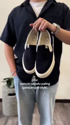 pov:nemuin sepatu paling gampang di style😮‍💨 IG: @marque.co  #lokalbrand #brandlokal #rekomendasisepatu #shopeehaul #fashion #fashiontiktok #sliponlokal #OOTD #ootdcowok #fyp #fy #fypシ 