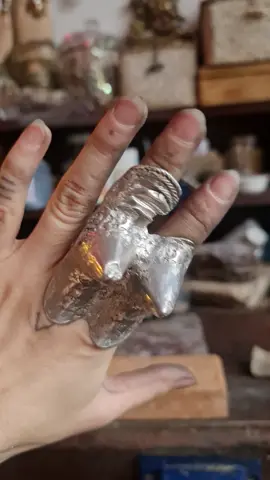 Big silver 925 ring on two fingers. ______ #raw #sculpture #sculpturering #sculpturetowear #sculpturedesign #silverring #fashiontiktok #slowfashion #jewelrylovers #fashiondesigner #bigrings #ringslovers #inprogress #artinprogress #jewelryinprogress 
