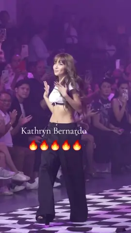 Kathryn Bernardo Bench Fashion #fyp #foryou #foryoupage #fypシ #kathrynbernardo #kathniel #danielpadilla #atashamuhlach #andresmuhlach #bench #abscbn #gma #viral #tiktok #trending #trendingtiktok #trendingvideo #viralvideo 