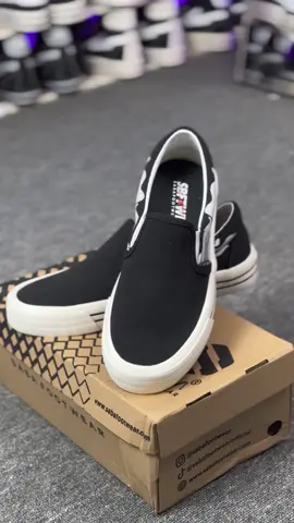 emang boleh ya sekece ini🤫 #outfitinspo #sepatuslipon #sepatucowo 