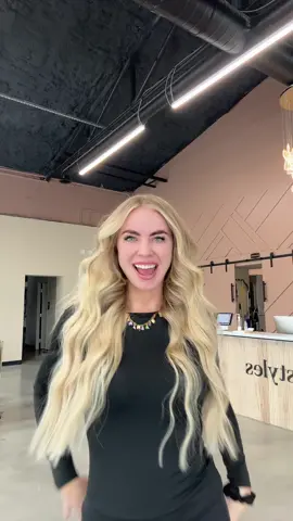 Is there anything better than a JZ Blonde?! I don’t think so 😍 Colors; The Freddie + The Natalie J Tied Wefts