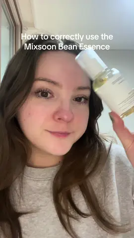 If snail mucin didn’t work for you, try this! This is the viral Bean Essence from Mixsoon🫘 It’s an essence that doubles as an exfoliator! Super gentle, super hydrating and leaves you with glass skin ✨ @mixsoon_official #mixsoon #vegansnail #snailmucin #skincare #glassskin #kbeauty #beanessence #texturedskin 