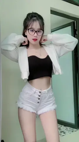 Trông tri thức nhỉ 😅
