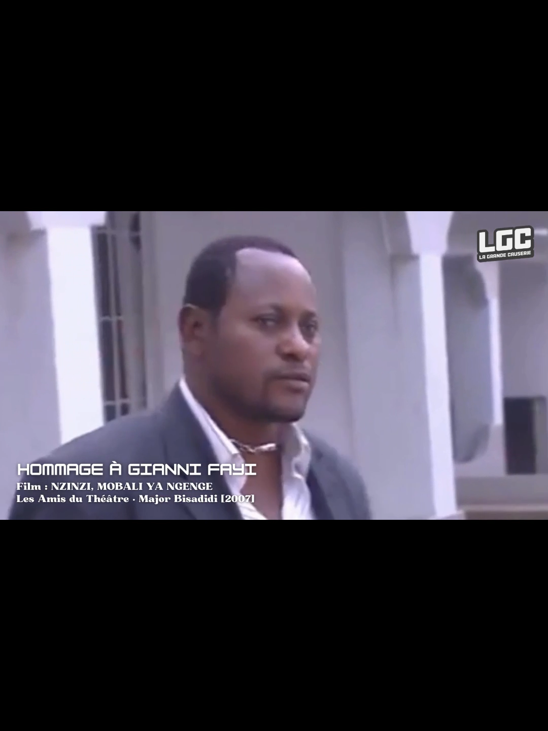 🚨 LA GRANDE CAUSERIE rend hommage au comédien congolais GIANNI FAYI « FRANCO » 🕊✨ | 🎬 Extrait du théâtre « Nzinzi, Mobali ya ngenge » [Les Amis du Théâtre · 2007] #lagrandecauserie #lgclachaine #giannifayi #hommage #comedien #congolais #theatrecongolais #kintheatre #comediecongolaise #restinpeace #tribute #fyp #pourtoi #foryou #lgctiktok #lgclachainetiktok #lesamisdutheatre #gagcongolais #2007s #throwback #majorbisadidi #theatre