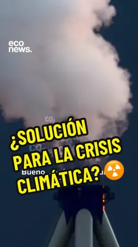 Energía nuclear: ¿solución para la crisis climática? 👉🏽 En esta primera parte, te contamos todo sobre energía nuclear: qué es, cómo se genera, qué pasa en el interior de las plantas nucleares y qué impacto tiene en el ambiente.  ⚛️ Actualmente, en el mundo, hay más de 400 reactores nucleares en actividad. Además, según el Organismo Internacional de Energía Atómica (OIEA), hay alrededor de 58 reactores en construcción en el mundo y China es el que más construye. 👀 Un dato: alrededor del 11% de la electricidad en todo el mundo se produce con energía nuclear. Y vos ¿crees que puede ser la energía del futuro? 🤔 Dejá tu comentario. 👇🏽 💬 ✅ Si querés saber más sobre medidas de seguridad nuclear y cómo controlan los residuos radioactivos, seguinos para ver la segunda parte.  🎥 Créditos: Jóvenes Nucleares, Foro Nuclear, CNEA, El Confidencial. #energianuclear #electricidad #transicionenergetica #energia #cambioclimatico