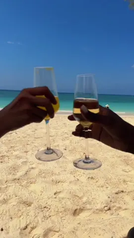 Cheers!🥂  #grandcayman #caymanislands #7milebeach #champagne #cheers #fyp #cheerstrend #vacation #familyvacation #carribeantiktok #tilliescayman #girls #luxurytiktok #TikTokTrends