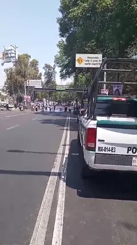 12:22 hrs | Continúa cerrada la circulación en Eje 3 Sur a partir de Eje 4 Oriente, por manifestantes a la altura de Canela. 11-03-24 #AlternativaVial Canal de Tezontle y Viaducto #PrecauciónVial #CiudadDeMéxico #fyp #conductores #Tránsito #ReporteVial 