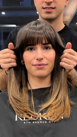 Ecco come un cambio look può enfatizzare tutta la vostra bellezza ✨  #cambiodelook #cambiolook #cut #tagliocapelli #frangia #curtainbangs #haircolor #tiktok 