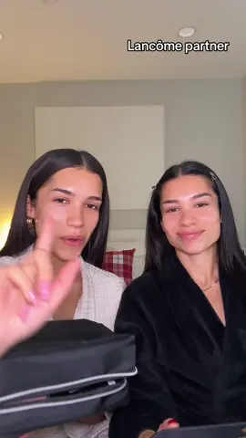 Swapping makeup bags.. AGAIN!!! Of course we both have @Lancôme in there 🤗 #LancomePartner #Teintidoleultrawear