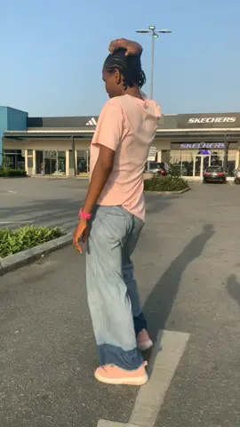 Normally I dey dance 💃 😭 Don't play😭😭😭 dc:meeeeeee🙋 #thatcutediana #diana #teamdiana #sound #soundviral #fypシ #goviral #dance #dancevideo #don 'tplay #girlonpink #finegirl 