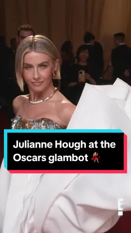 #JulianneHough kicked off her Sunday shoes at the #Oscars glambot. 💃🏼 #AwardSeason
