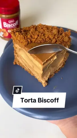 TORTA BISCOFF 🍪 Com sabor de biscoito caramelizado crocante e um toque de canela 😍 Marque o @ que vai fazer pra você!  Massa:  300g biscoito Lotus Biscoff 100g manteiga derretida  Recheio:  150g creme de leite fresco 300g pasta Lotus Speculoos  #biscoff #speculoos #torta #tortabiscoff #canela #biscoito #receitafacil #receitarapida #doce #caramelo 